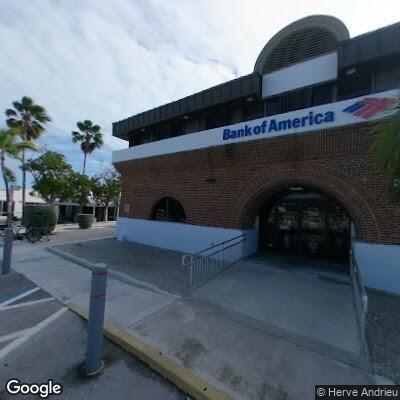 Naked woman walking near Bank of America Key West, Key West FL | CrimeRadar