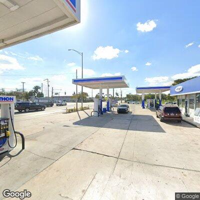 Man holding knife at Marathon gas station, Fort Lauderdale FL | CrimeRadar