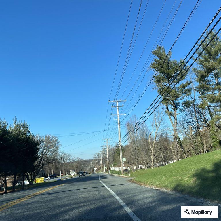 York Rd Man walking and shouting in the road on york road, Baltimore County MD ...