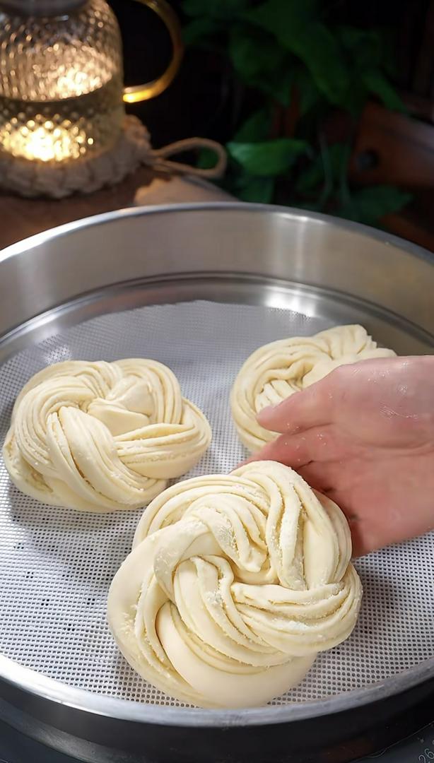 Creamy Flower Buns Recipe