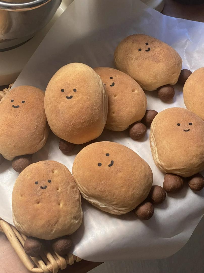 I made these adorable little potato breads🥔