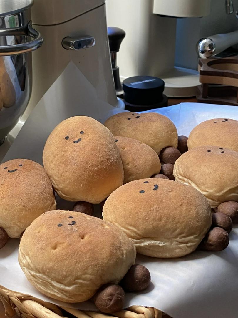 I made these adorable little potato breads🥔