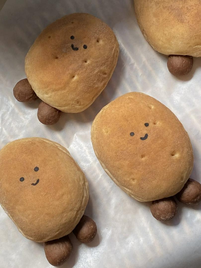 I made these adorable little potato breads🥔