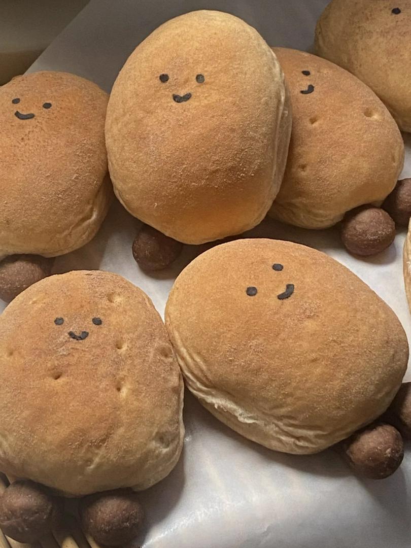 I made these adorable little potato breads🥔