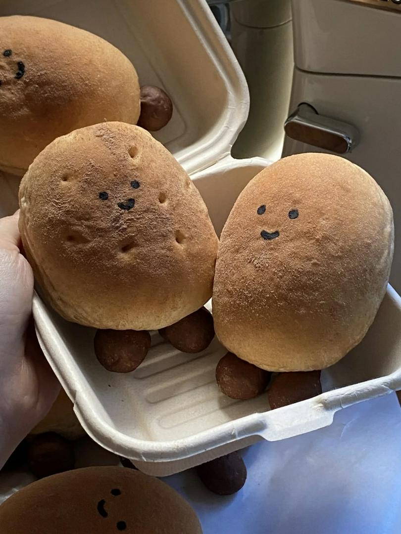 I made these adorable little potato breads🥔