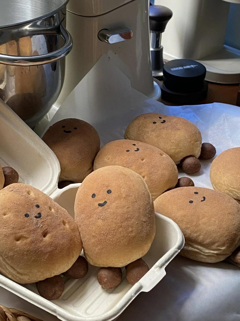 I made these adorable little potato breads🥔