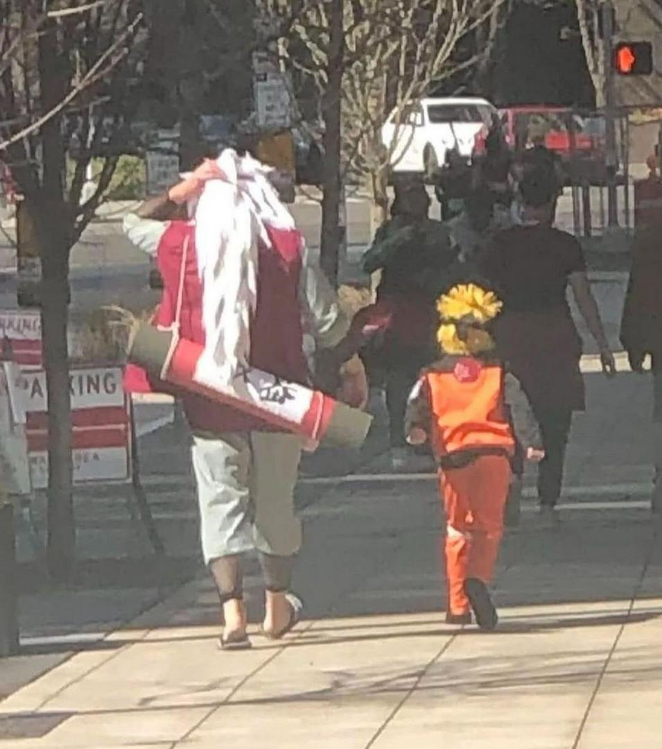 Epic Jiraiya & Naruto Cosplay on the Street