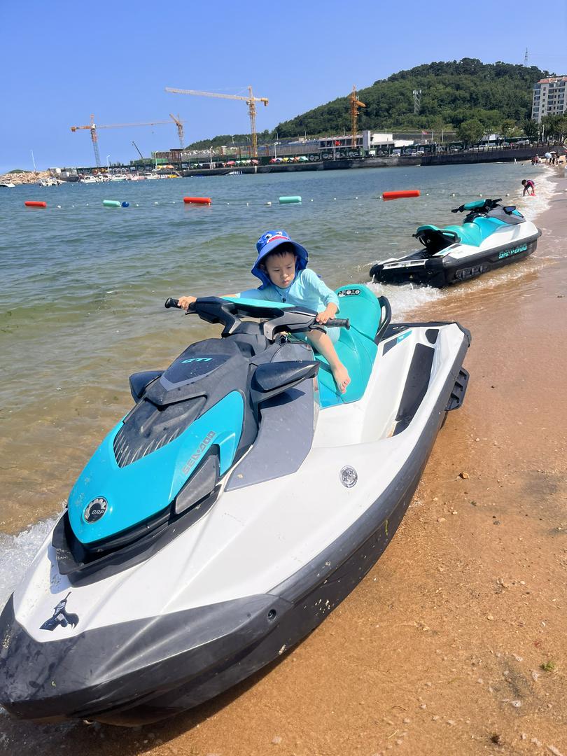 Speed boat