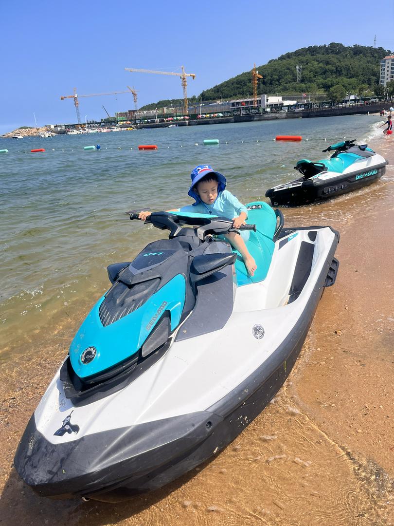 Speed boat