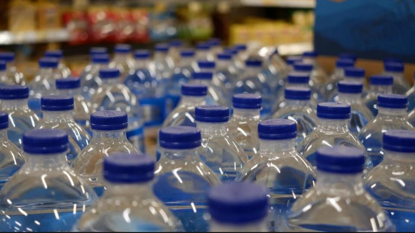Bottled Water Recall: Plastic Alert!
Just when you thought bottled water was the safe bet, Hydr8 Spr