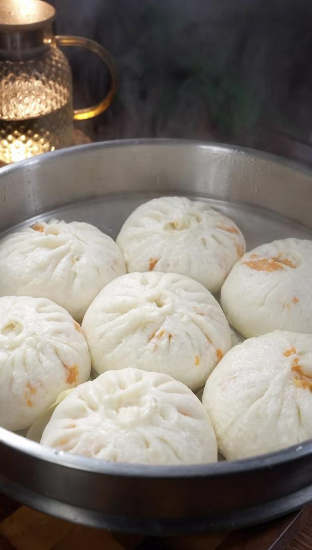 Eggplant-stuffed buns