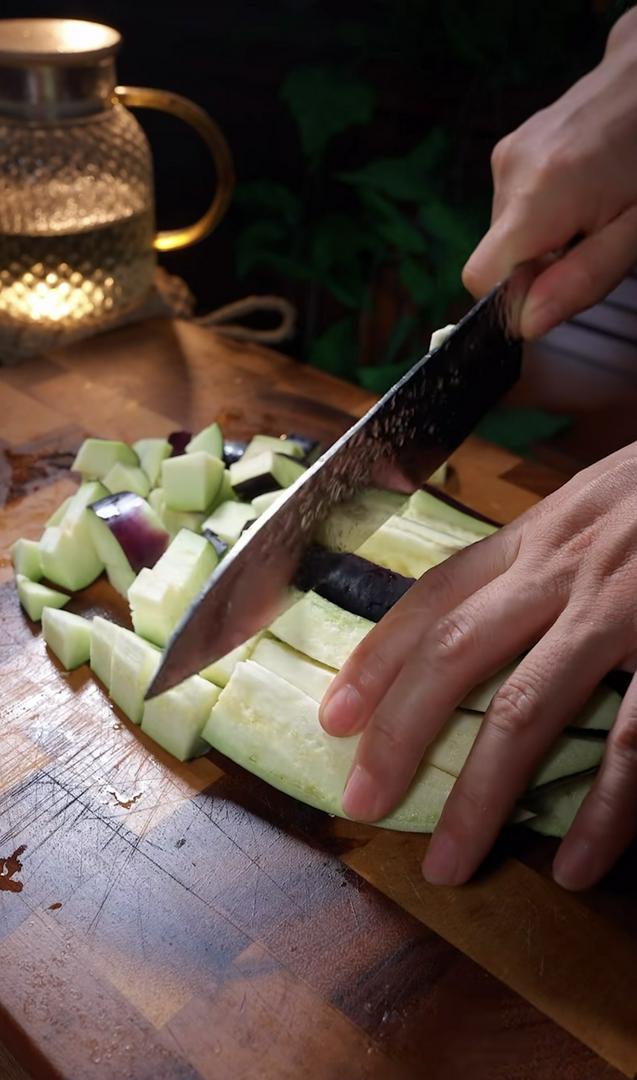 Eggplant-stuffed buns