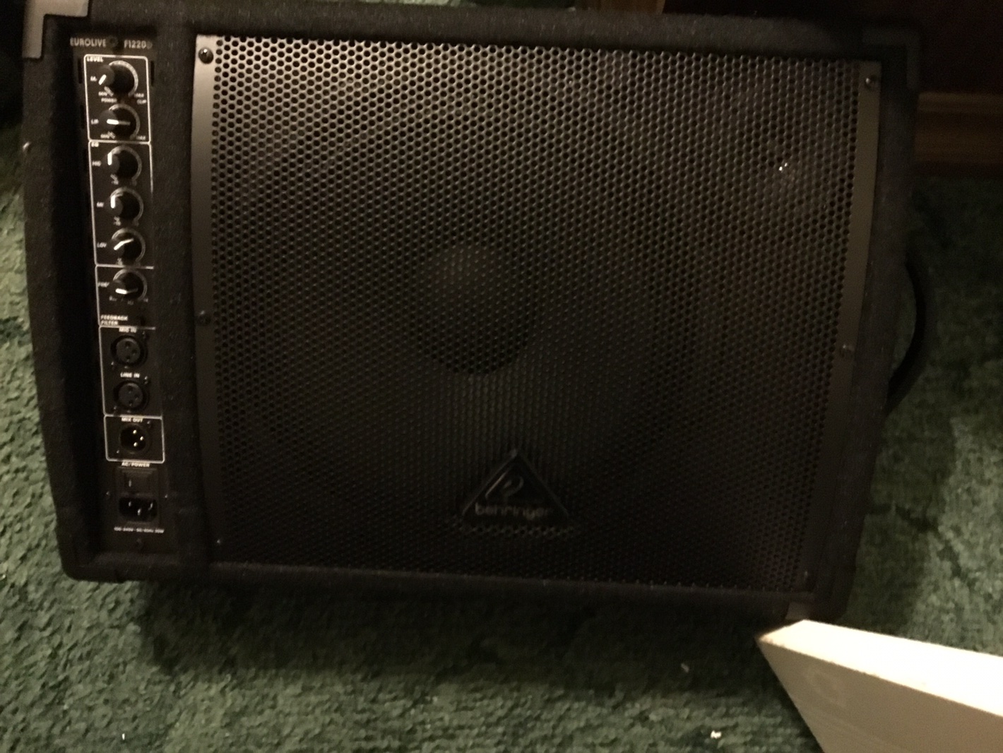 behringer eurolive f1220d