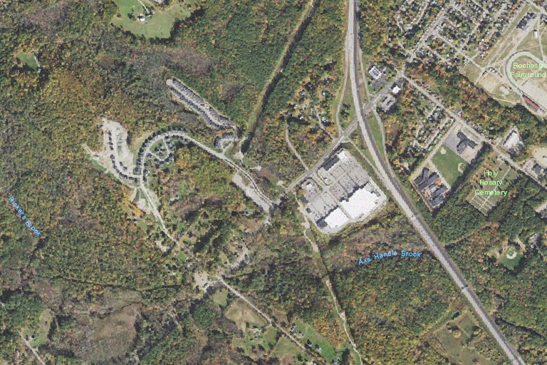 Female flees male near Famous Footwear on Washington St, Rochester NH ...