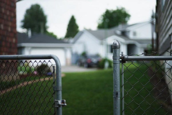my 70-year-old neighbor called me a ‘Dumb Hairy Bitch’ —how do I fight back? 😤