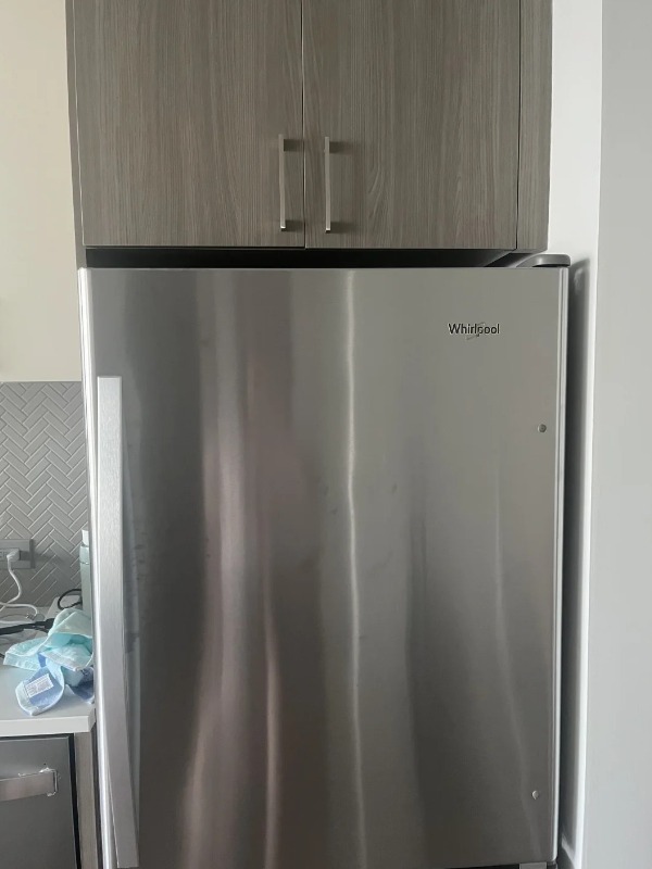 landlord thinks $100 covers 3 weeks no fridge