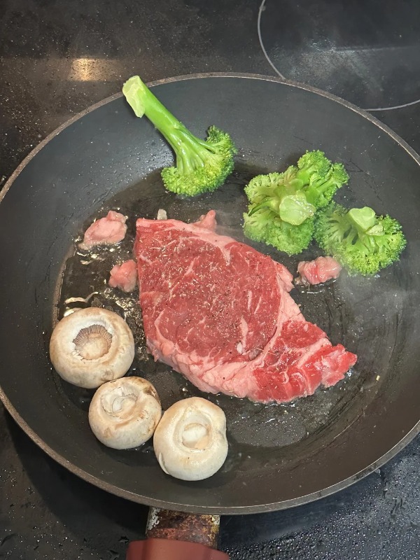 Made a fancy steak dinner at home! 😋