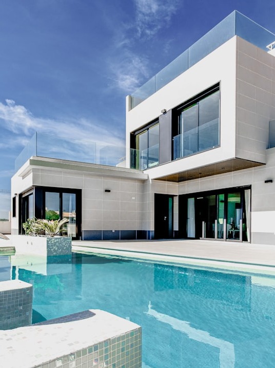 5-bed mansion or 3-bed cozy home? 