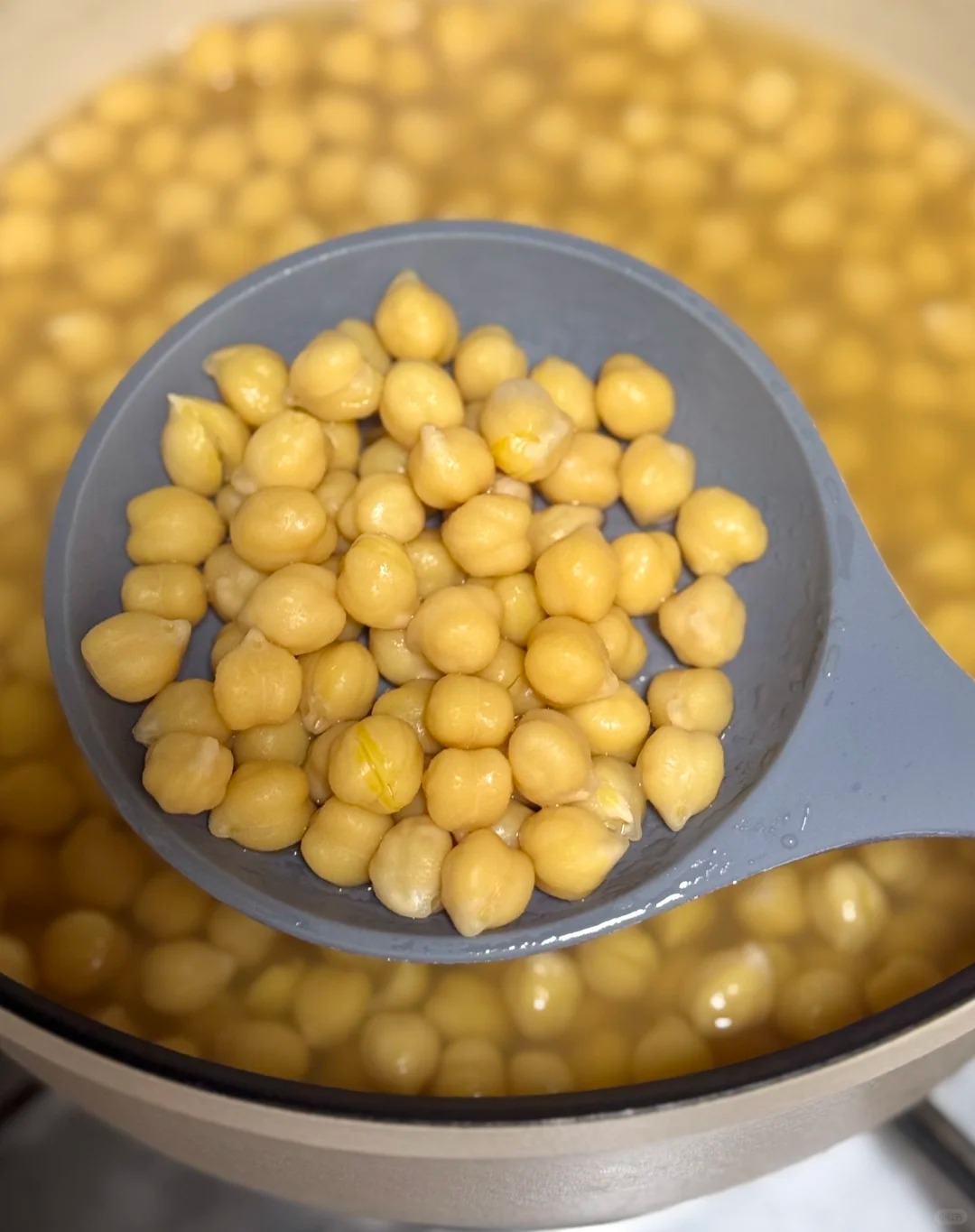 The easiest way to cook Hummus