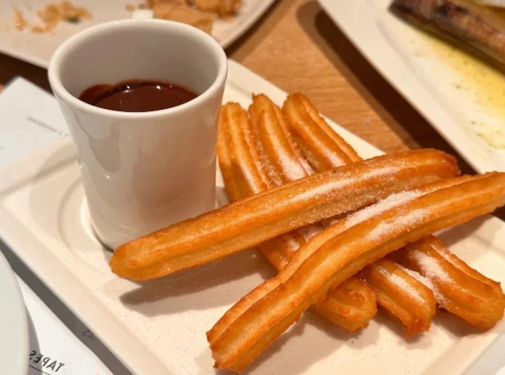 Spanish Churros con Chocolate