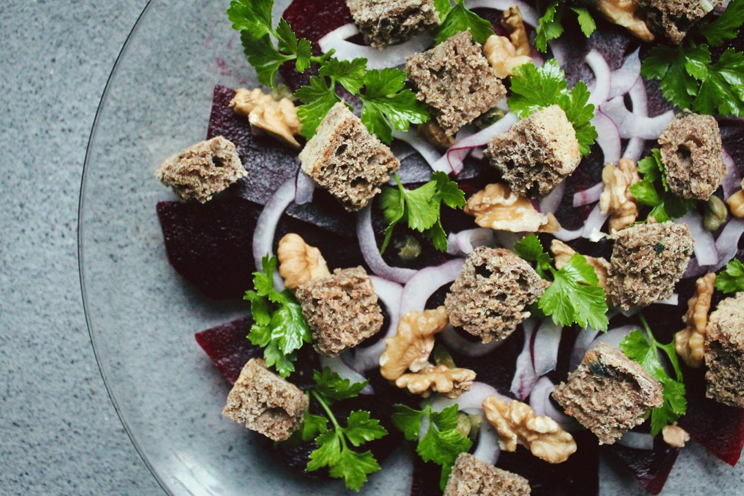 6 Crunchy Salad Toppings That Actually Make one Want Seconds 🥗