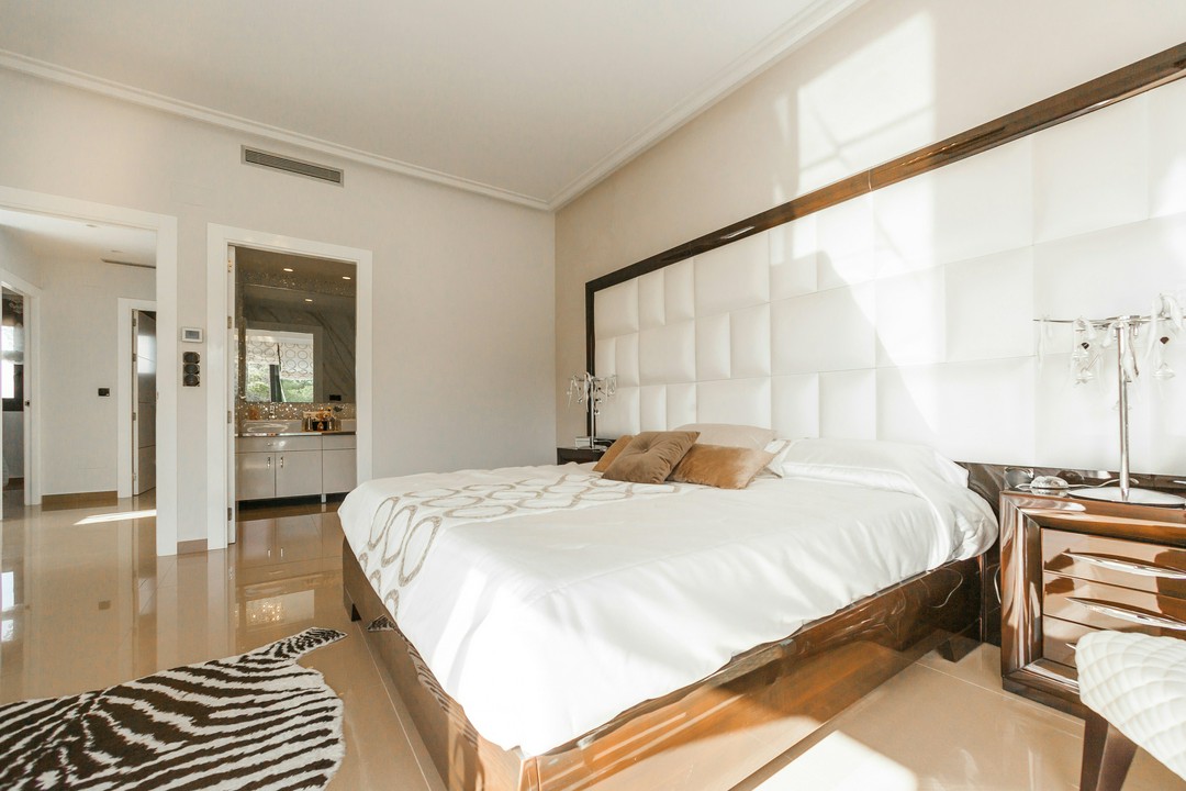 No Fridge, No Microwave, No Problem: Room-Temp Meal Hacks for Hotel Stays 