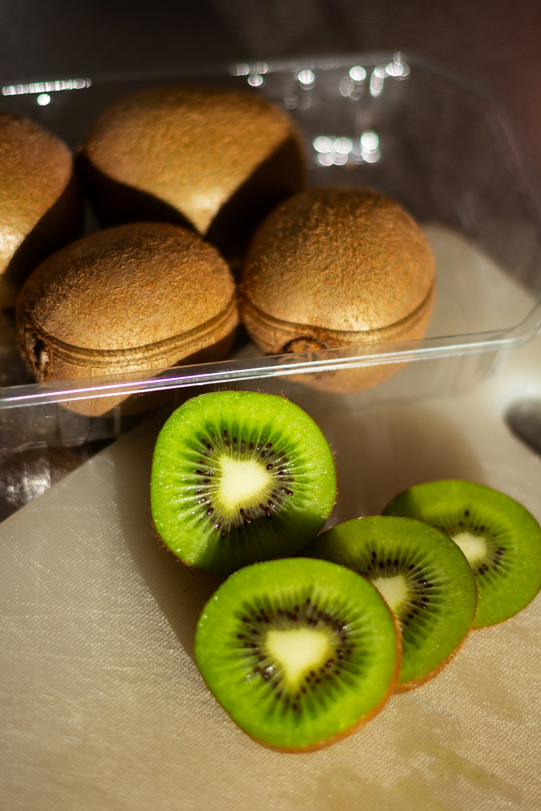 Kiwi Gone Bad? Spot the Signs Before You Take a Bite 🥝