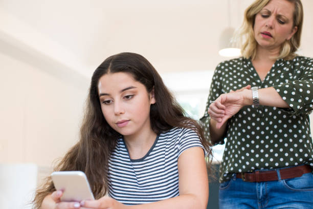 How I Set Boundaries With My Narcissistic Mom