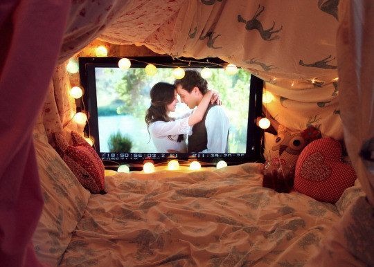 Is a Blanket Fort Really That Romantic? 🤔