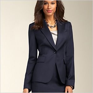 Power Suits and Quiet Confidence: Redefining the Office Vibe