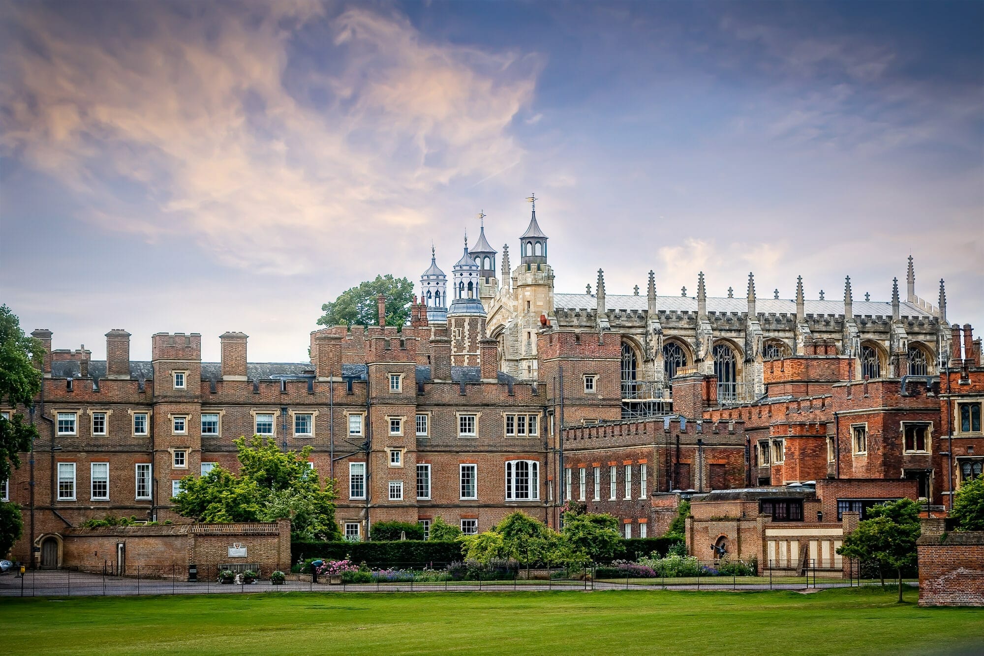 Meghan's jealousy boils over as Charlotte lands coveted Eton spot – will Archie and Lilibet ever follow? 🏰📚