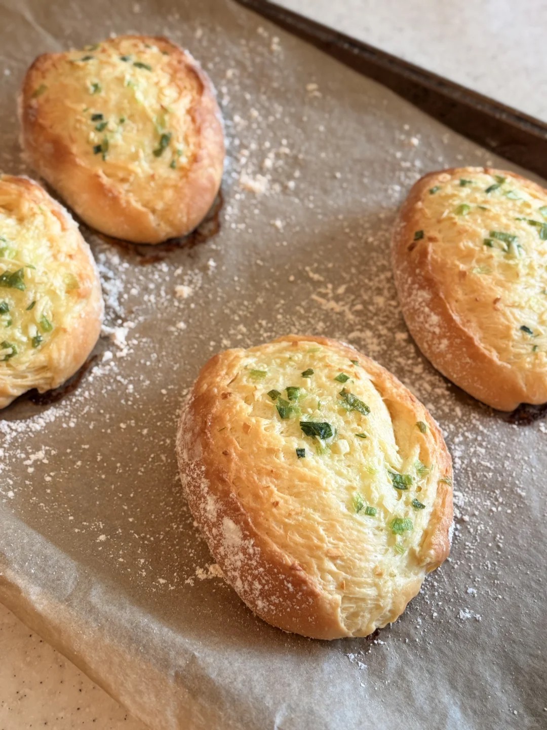 No-knead recipe for a perfect garlic bread