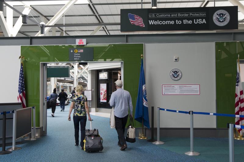 how to avoid trouble at us customs on business trips