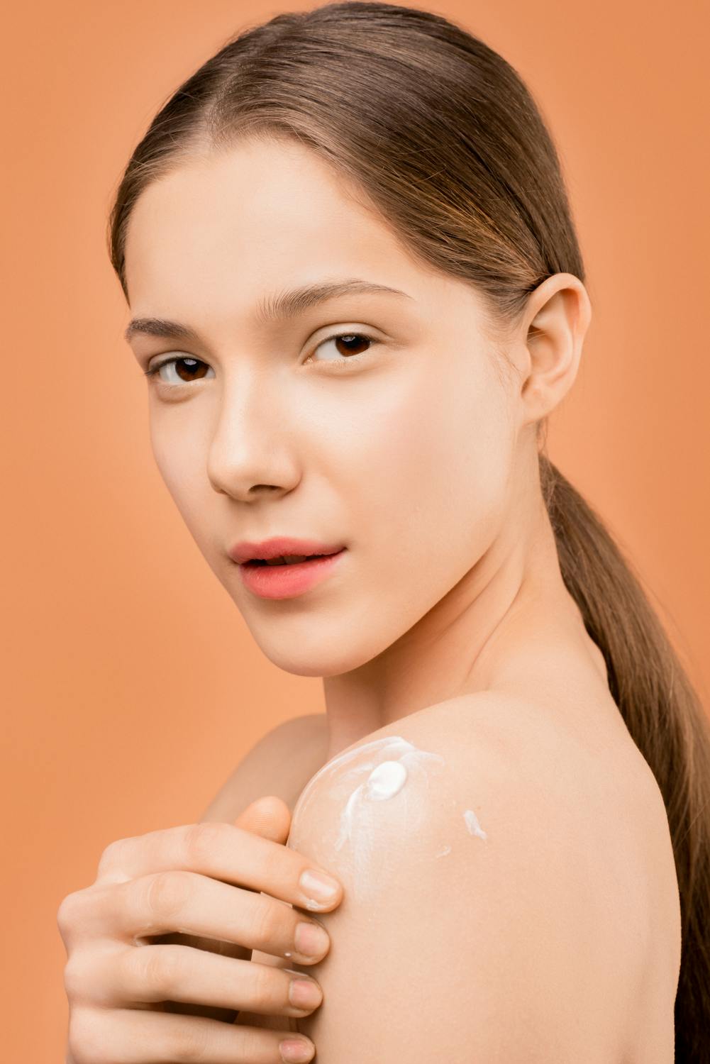 Back Lotion Hacks: No More Awkward Twists or Missed Spots!