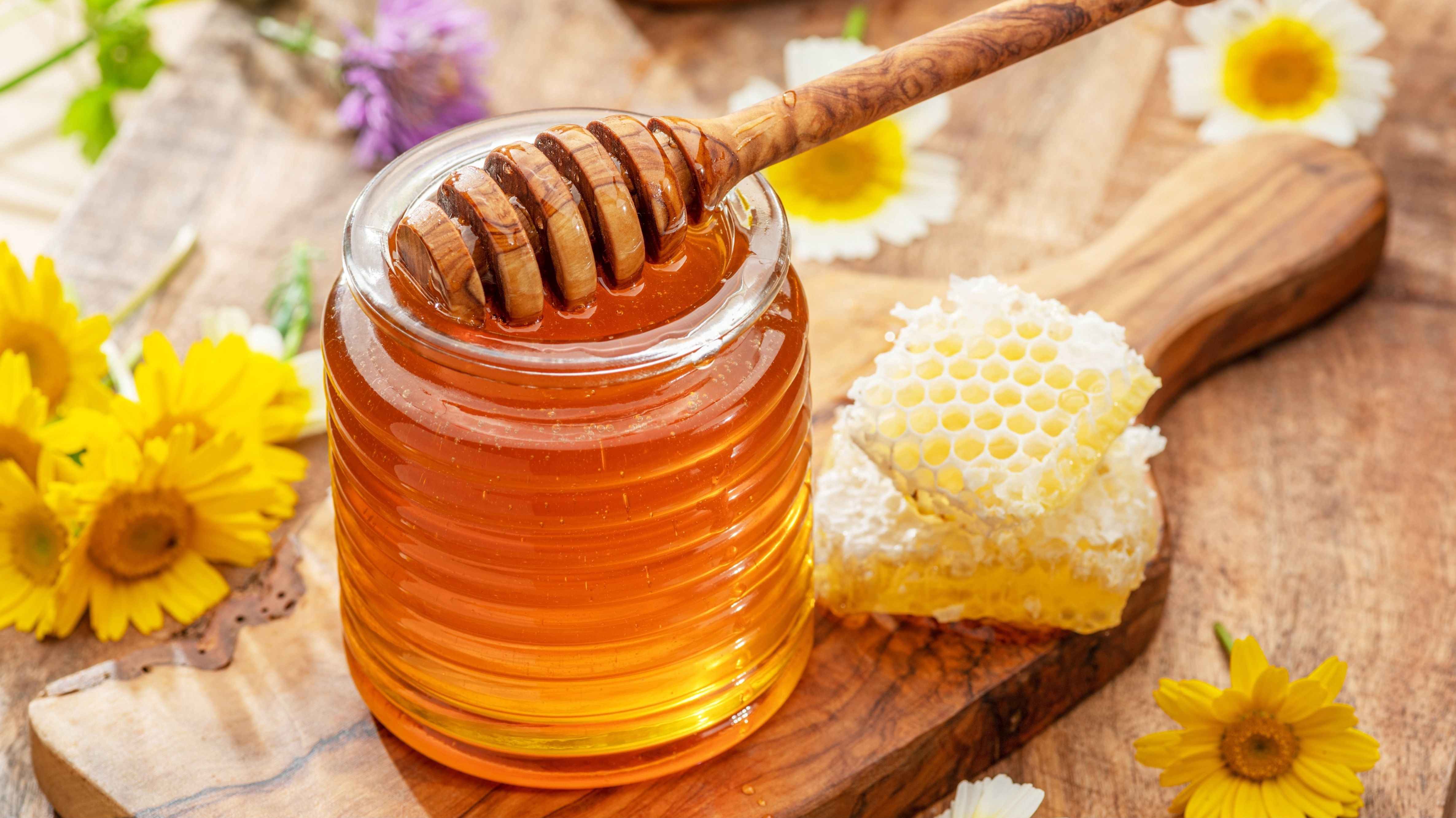 Meghan's Business Triumph: $28 Honey Sells Out in Minutes, Outpricing Royal Rival​🍯👑