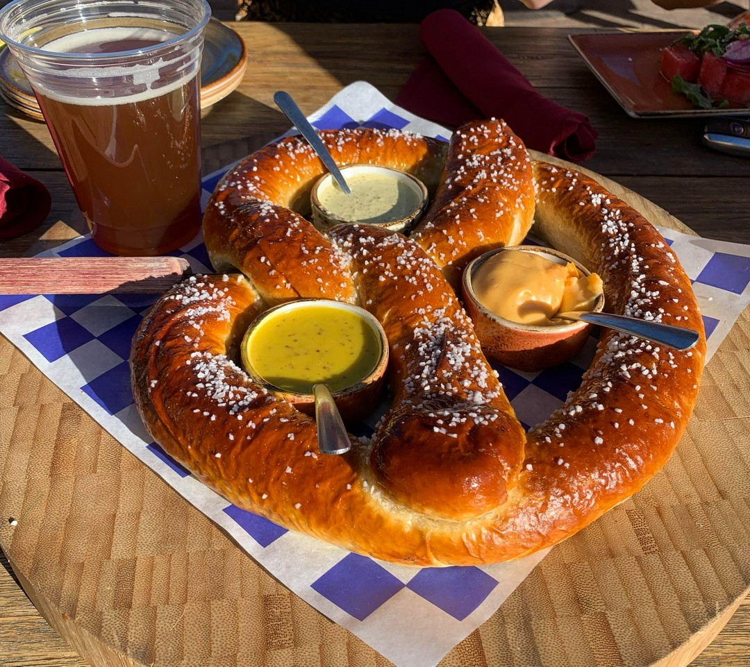 Bigger than my face! Super huge Pretzel 🥨