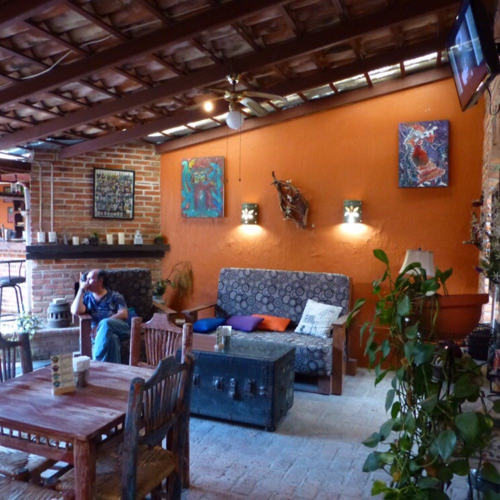 is ajijic just for retirees or can young folks have fun too?