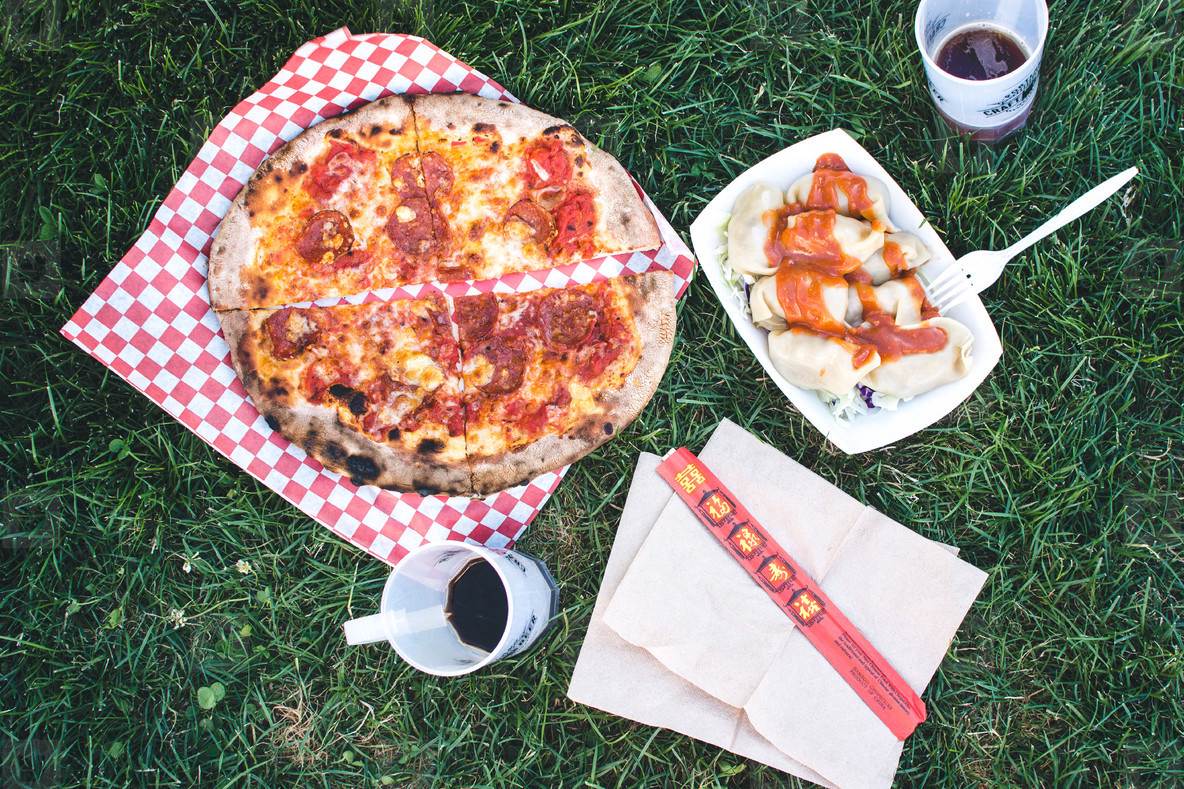 He said he'd give the world, but the truth is he wouldn't even give me a pizza🍕🤦‍♀️