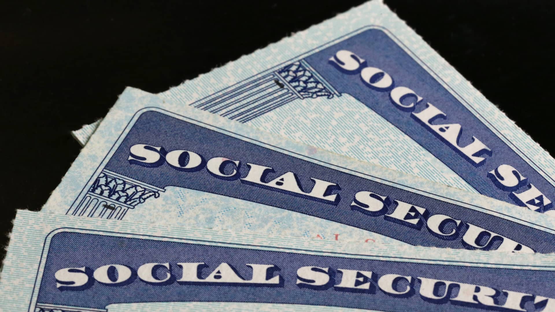 Retiring at 62: Will My Social Security Take a Hit? 🤔