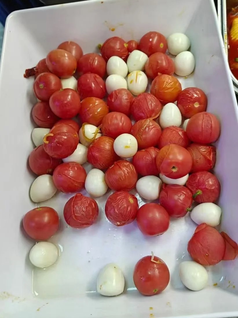 Who's up for tomato and scrambled eggs?