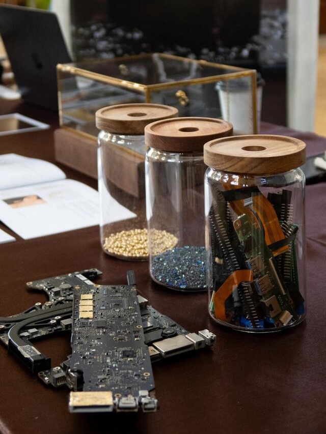 Turning Old iPhones Into Gold Jewelry?
