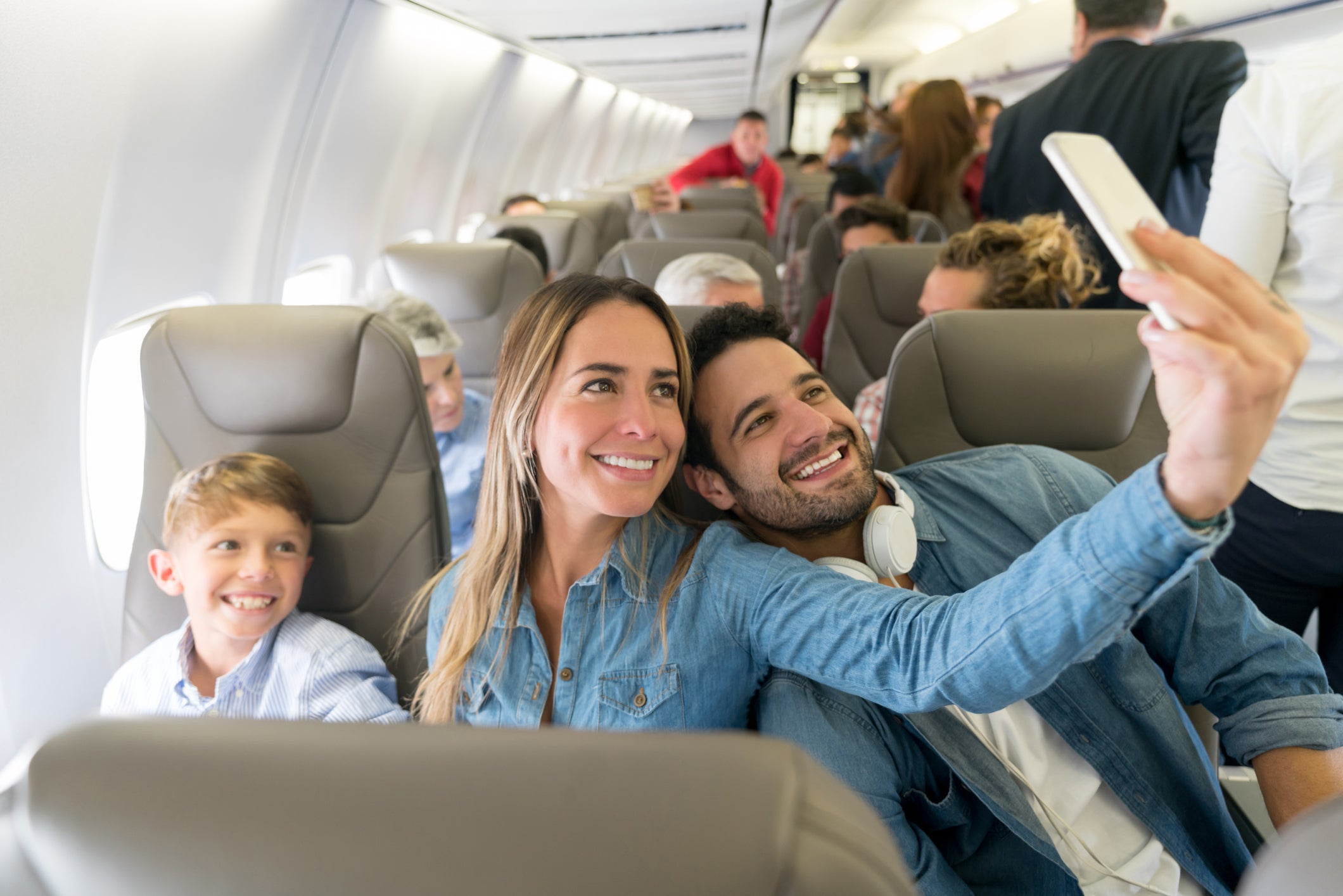 do airlines really keep friends together on flights?