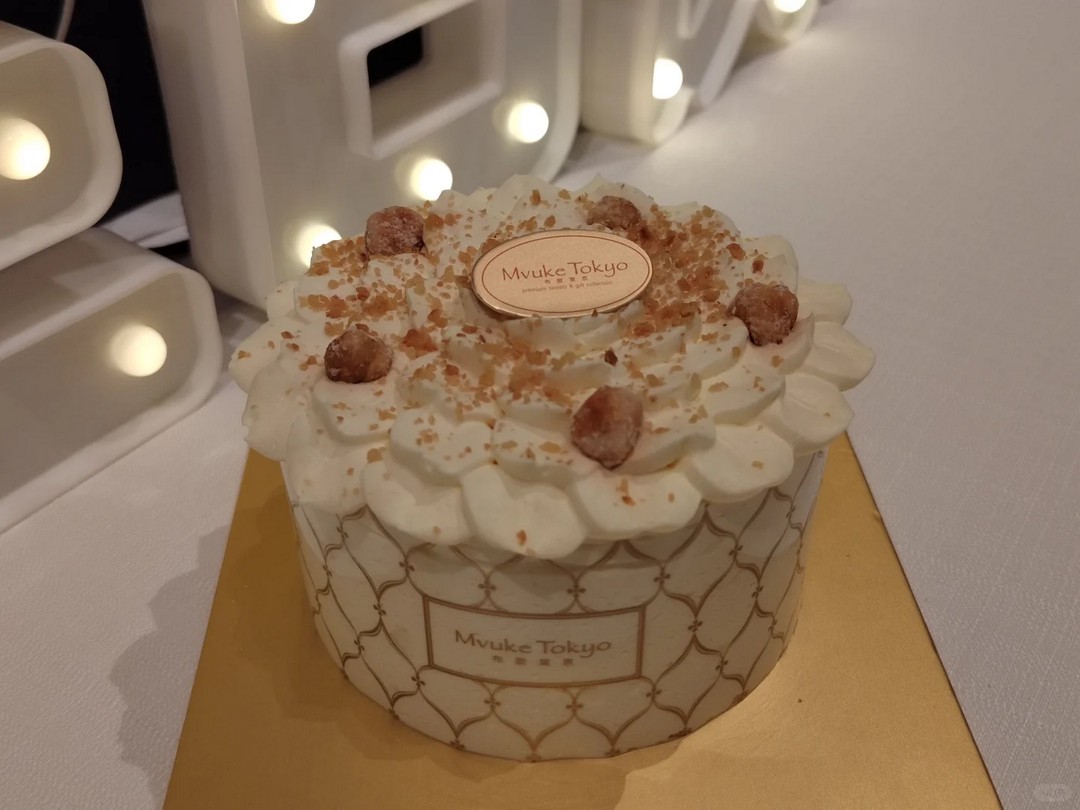 We should learn to bake cakes from Chinese