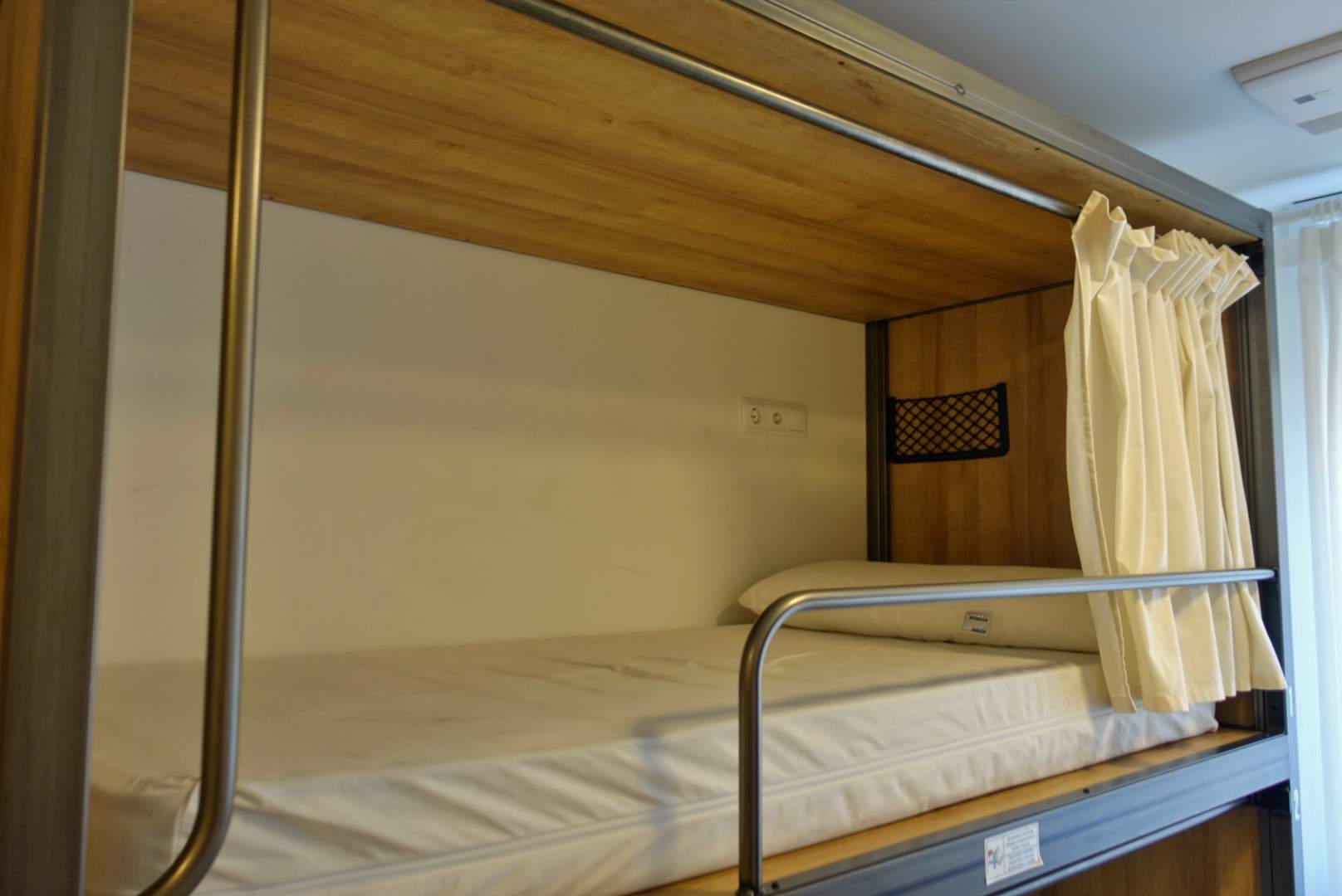 how i made my hostel bunk feel like home
