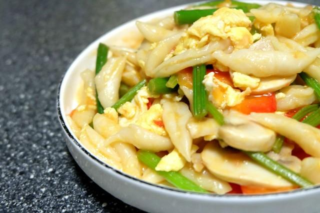 We Chinese can make noodles with scissors