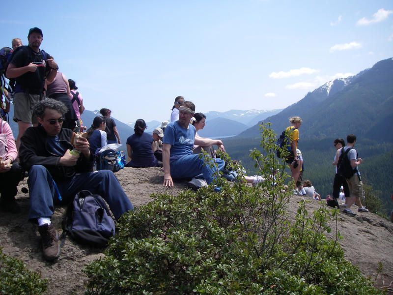 hiking alone: crowds or quiet trails?
