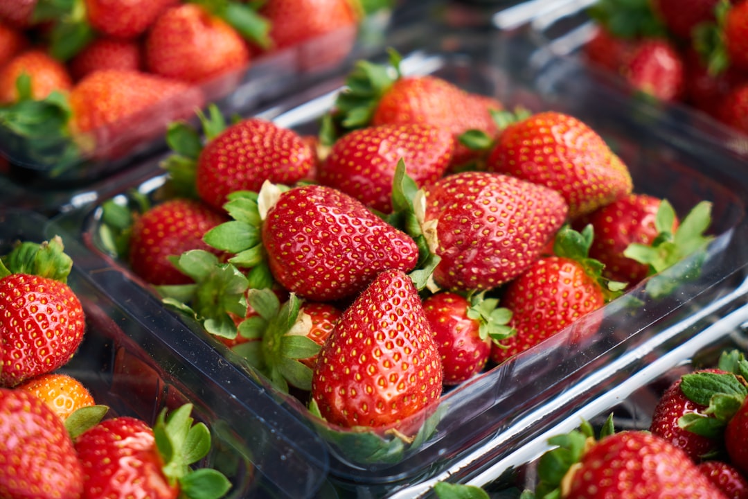 How to pick the sweetest strawberries!