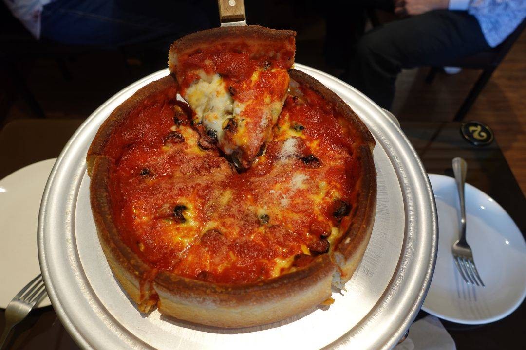 Chicago Deep Dish Pizza: A Cheese Lover’s Dream 🍕