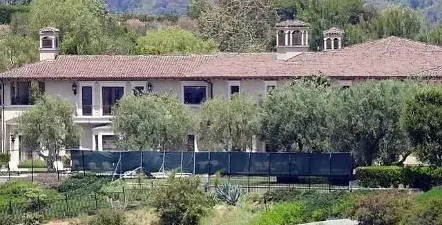 Privacy Protection or Privacy Profit? The Meghan & Harry Paradox 🏡🔒​
