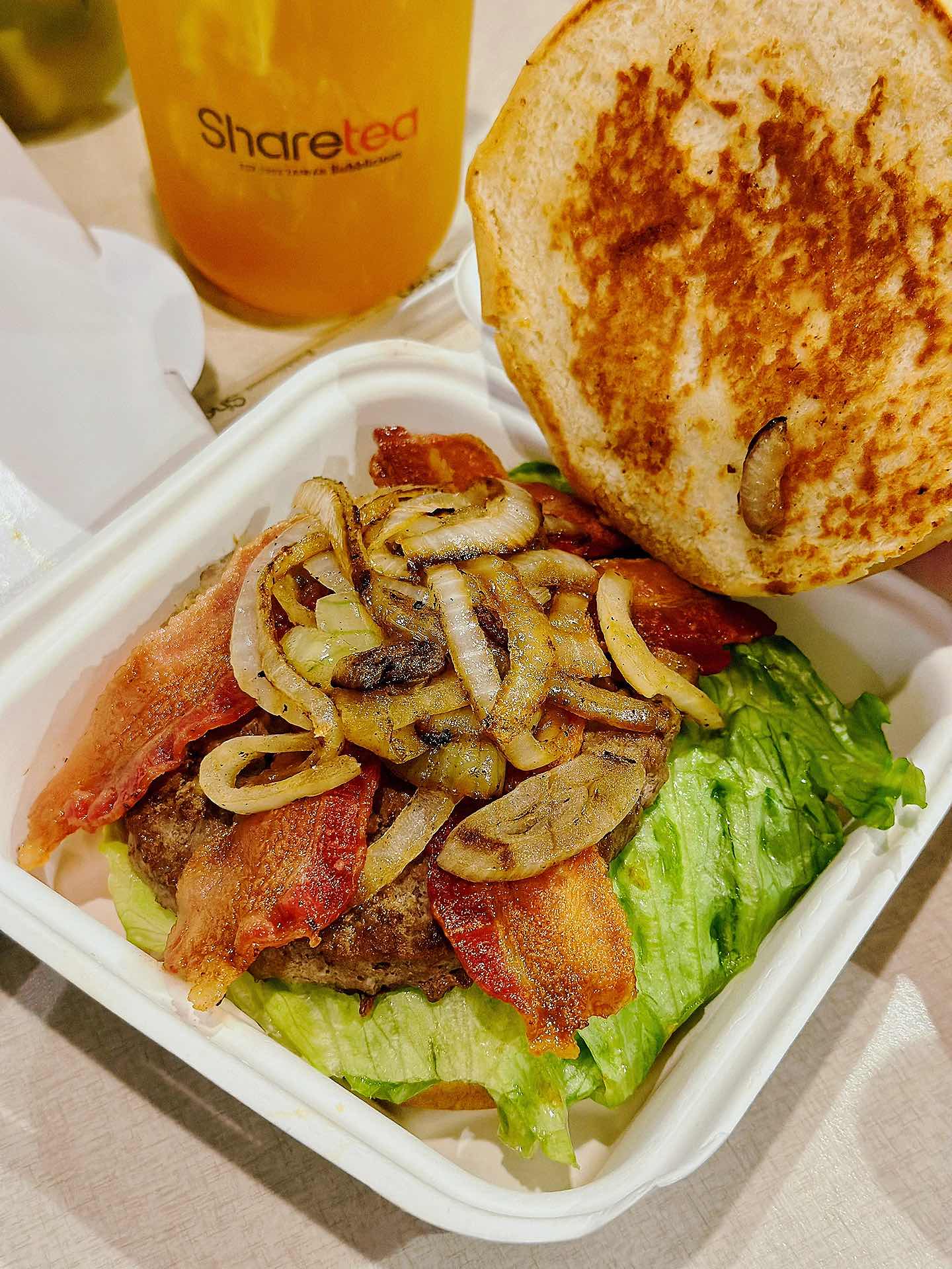 Nation Burger•Chowing Down on Worldly Juicy Burgers on National Day🍔